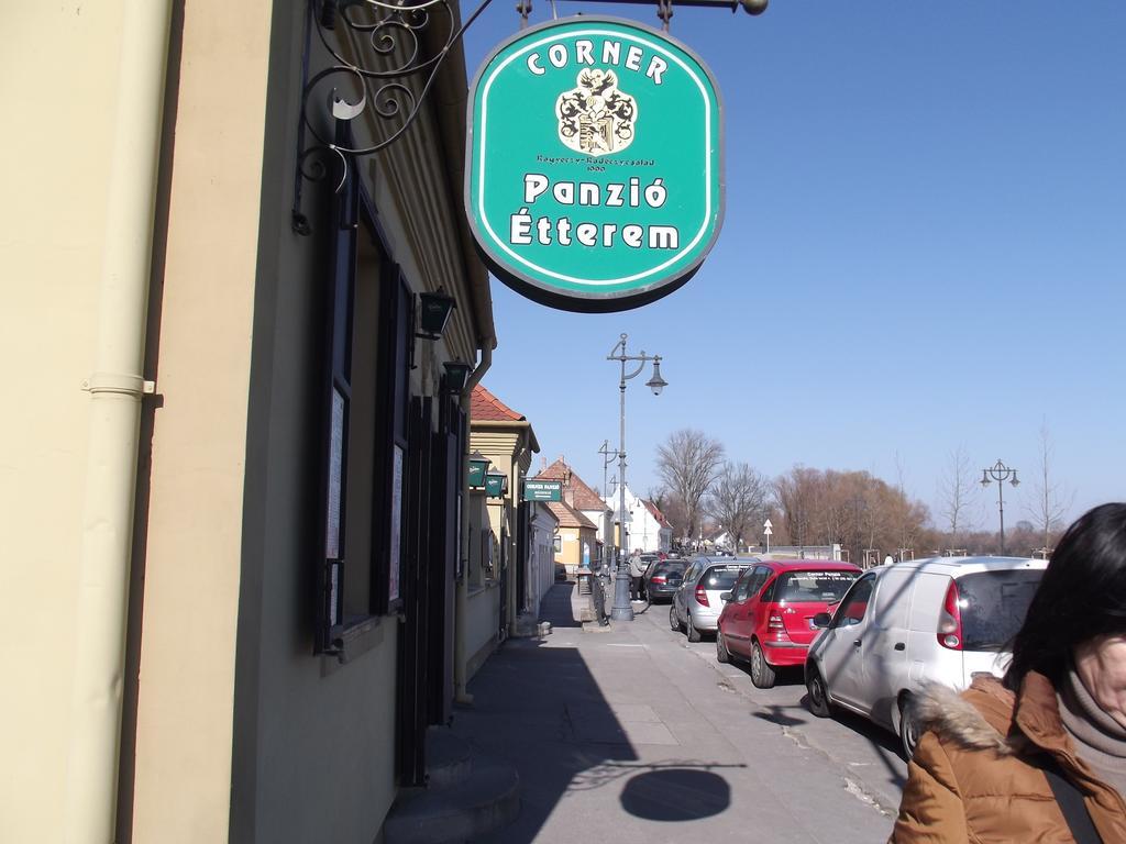 Corner Panzio Hotell Szentendre Exteriör bild